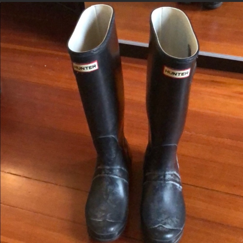 Black hunter boots